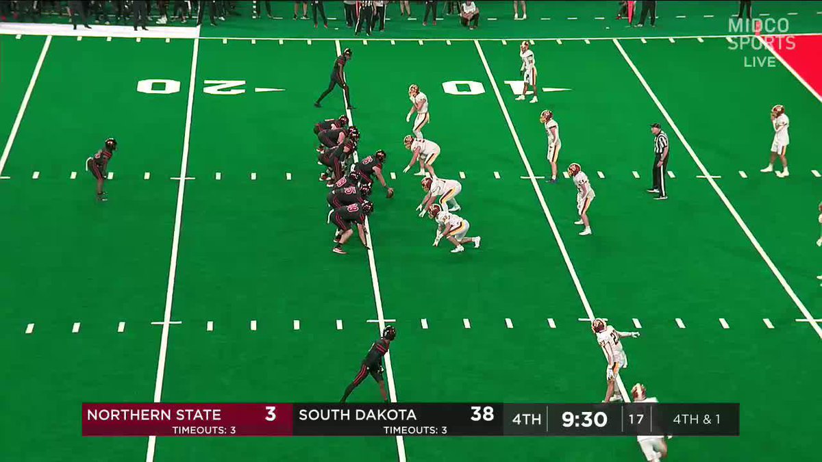 𝐋.𝐉. 𝐏𝐇𝐈𝐋𝐋𝐈𝐏𝐒 𝐉𝐑. breakin' tackles, scoring touchdowns 💪 #GoYotes x #WeAreSouthDakota