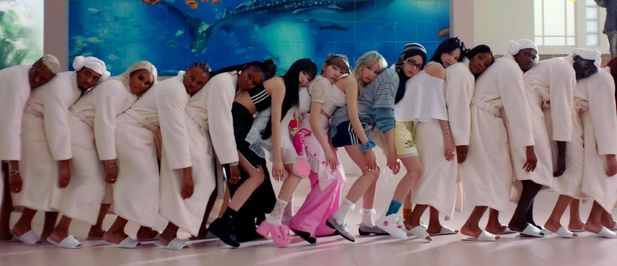 LE SSERAFIM - 'CRAZY' MV ✦ with embedded YouTube link #르세라핌 #LE_SSERAFIM #LE_SSERAFIM_CRAZY