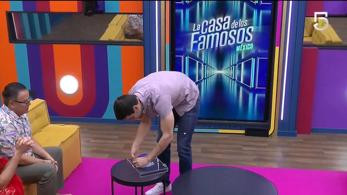 ¿Habrán logrado mis habitantes superar la Prueba Semanal?... ¡Descubrámoslo! 👀🫢 #LaCasaDeLosFamososMx, de lunes a viernes 10:00 p.m. por #El5, domingos, 8:30 p.m. por #LasEstrellas y 24/7 por #VIX 📺📱