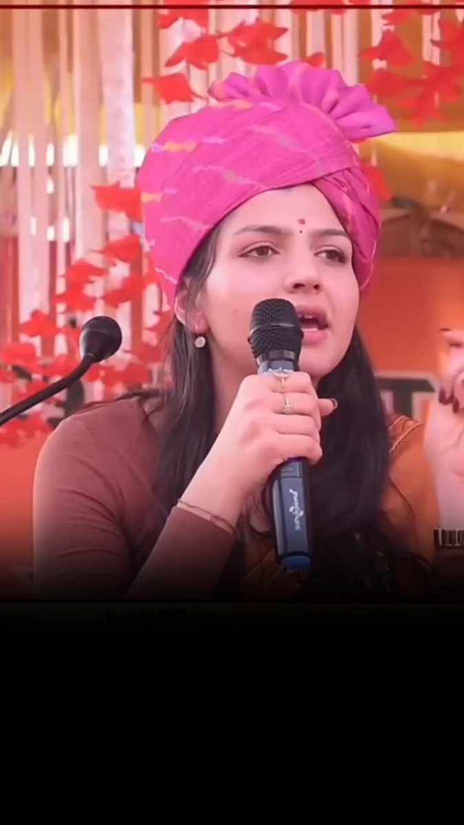 परी बिश्नोई…. बड़े शहर और बड़े कोचिंग संस्थान सफलता की गारंटी नहीं होते बड़े कोचिंग संस्थान एक हद तक ही आपकी मदद कर पाते हैं सबसे ज़रूरी होता है स्वयं को जानना और स्वयं पर अनुशासन ये चीज़ें आप अपने गाँव, अपने क़सबे में अपने घर वालों के पास रहकर ही प्राप्त कर सकते हो