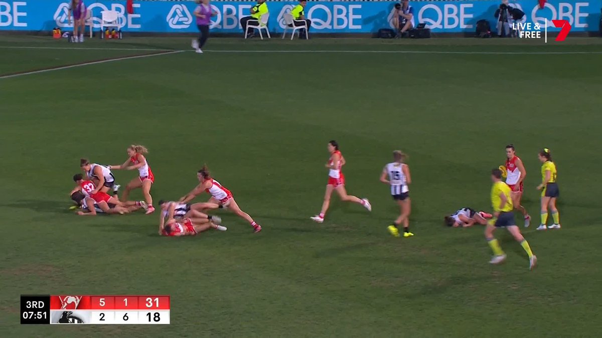 "We've got two spotfires going on at once! We need a split-screen!" 💥 Two big hits in twenty seconds and it's on EVERYWHERE at North Sydney Oval!