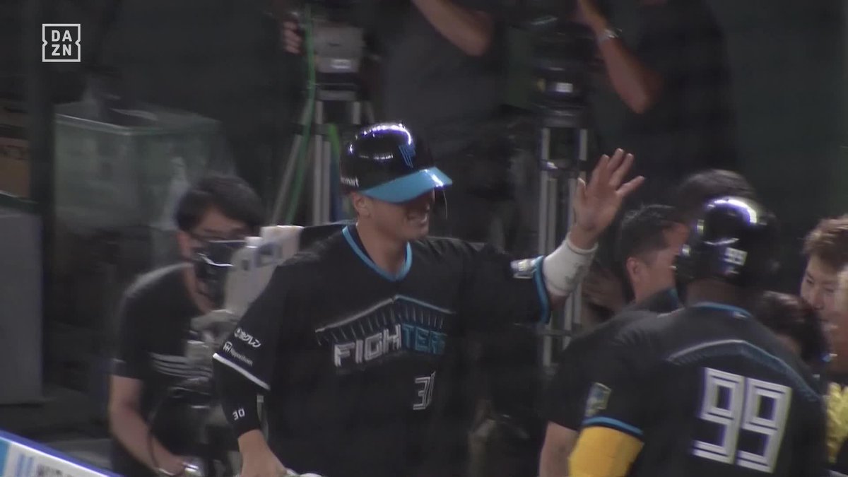 ／ もう絶対に欠かせない ＼ 初の規定打席到達も目前 #郡司裕也 2点タイムリー2ベース ※この打席が429打席目 ⚾プロ野球(2024/8/30) 🆚西武×日本ハム 📱Live on DAZN #DAZNプロ野球 #lovefighters
