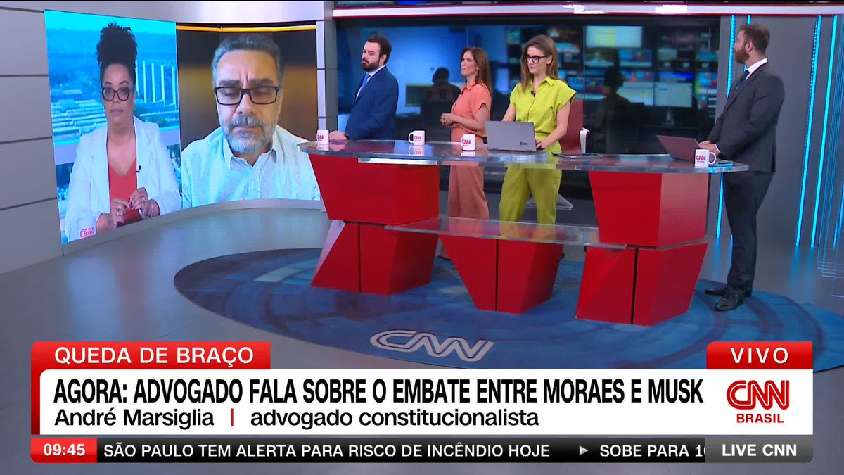 Em entrevista à CNN, o advogado constitucionalista André Marsiglia falou sobre o embate entre o ministro do STF Alexandre de Moraes e Elon Musk após o juiz decretar o bloqueio do X no Brasil. “Bloquear a rede é punir milhões de usuários”, analisa o especialista. #LiveCNNBrasil