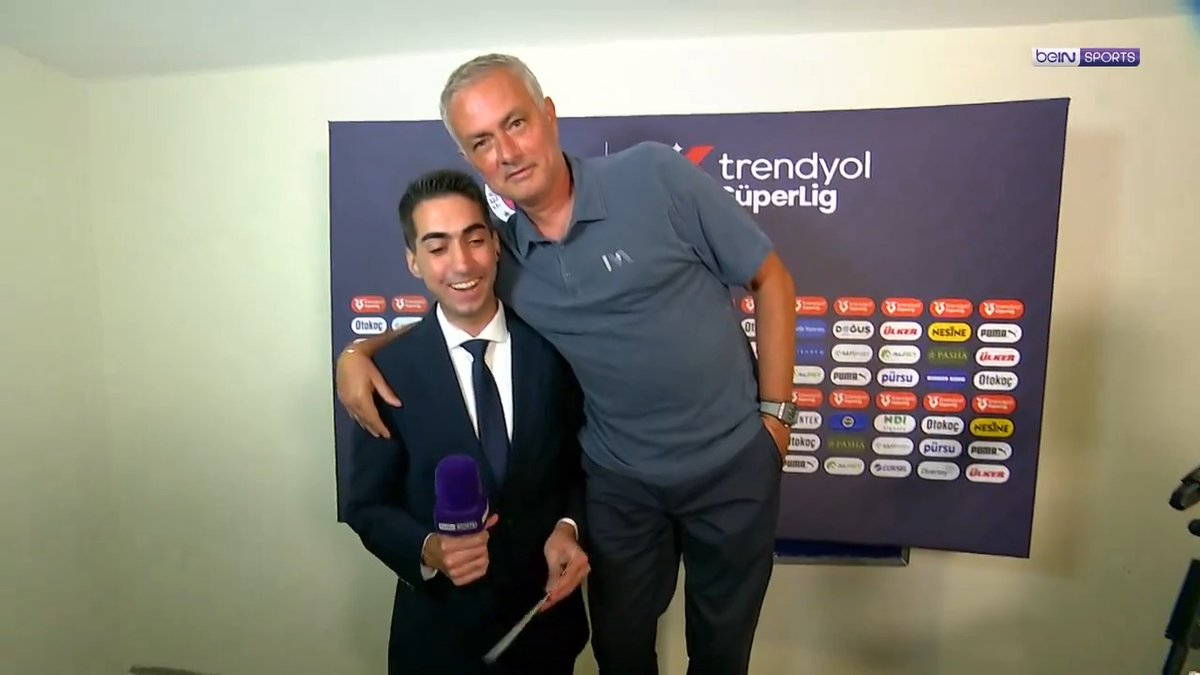 😅 Fenerbahçe Teknik Direktörü Jose Mourinho, muhabirimiz Onur Çubukçu'ya boy konusunda takılmaya devam ediyor! #FBvALY #beINSPORTS