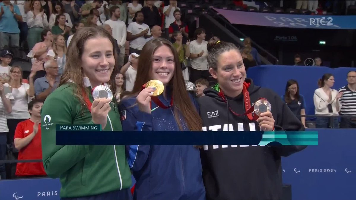 The tricolour rises alongside the flags of the United States and Italy, as Róisín Ní Riain receives her silver medal #RTEparalympics #paris2024 📺Watch RTÉ2 RTÉ Player 📱Updates