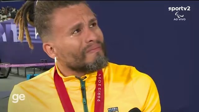 Ricardo sofreu um acidente em 2014 e ficou com sequelas físicas e neurológicas. Começou no esporte paralímpico apenas em 2019 e no começo de 2021, passou a treinar no CT Paralímpico em São Paulo. Hoje ele é campeão paralímpico! O esporte salva vidas.