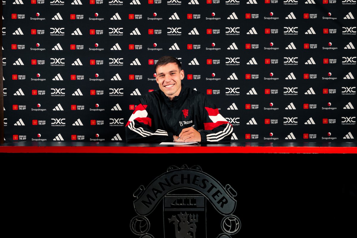 BREAKING: Manchester United sign midfielder Manuel Ugarte from PSG for initial £42m and £8.4m in add-ons 🚨🔴