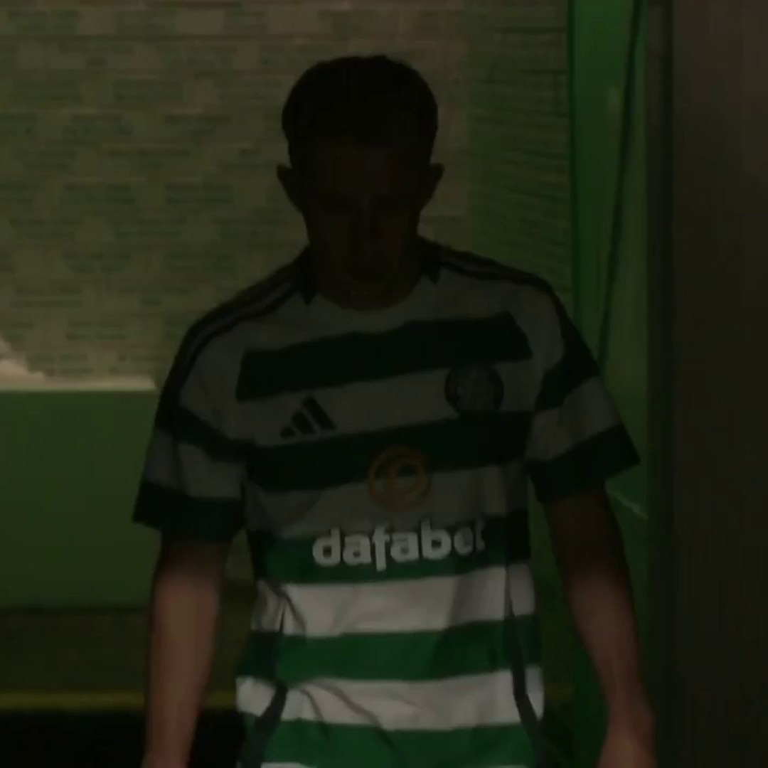📸 Here is your final signing of the summer, Celtic fans! Luke McCowan joined from Dundee for £1m ⤵️