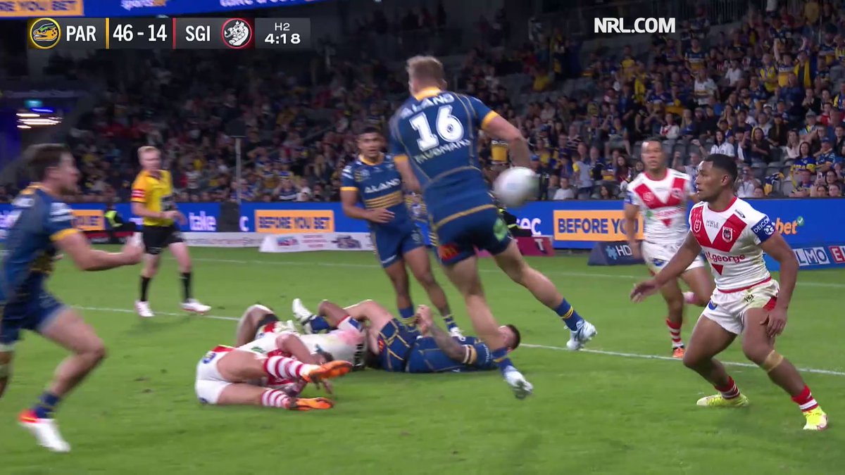 Cartwright sets up Moses with one of the best flick passes you'll ever see! 🤯 #NRLThrowback