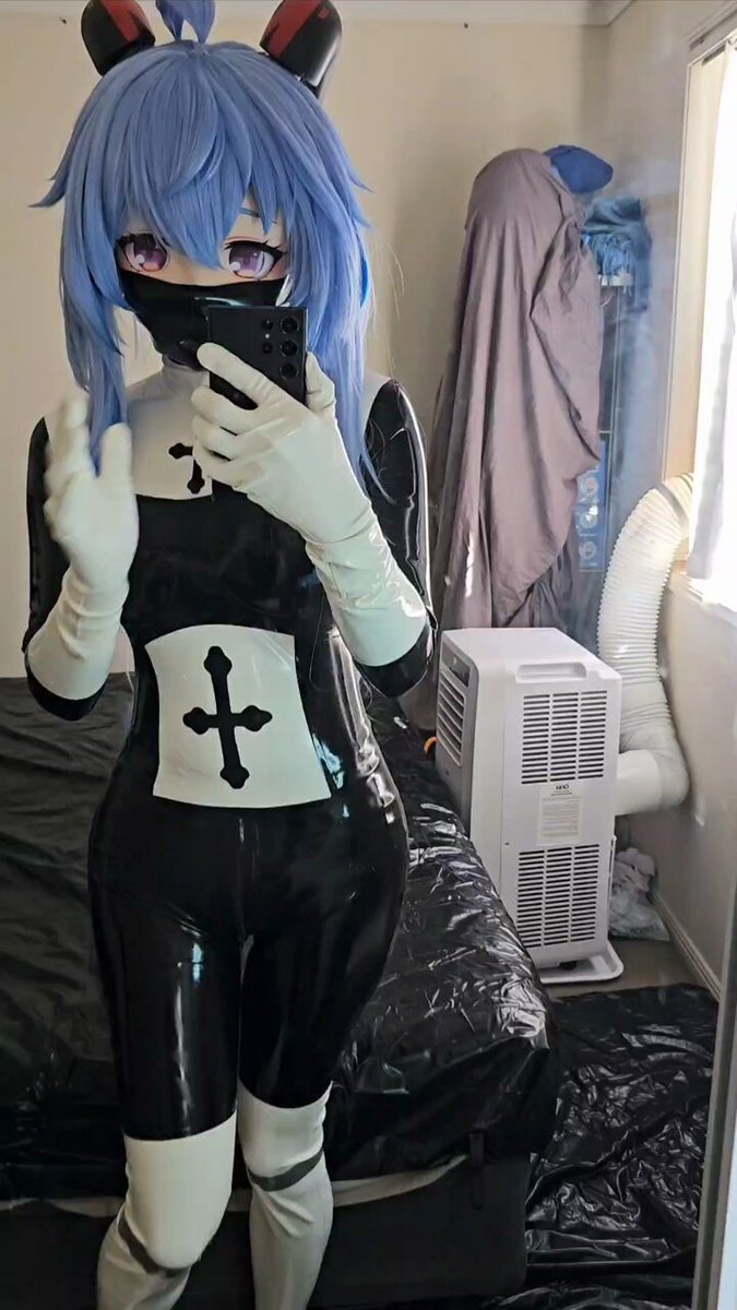 Here it is, finally. I've been waiting for this for a while. A new Nun latex suit for Ganyu, and thank you for 7000 followers.❤️😘🙏 ✝️ #latex #kigurumi #着ぐるみ