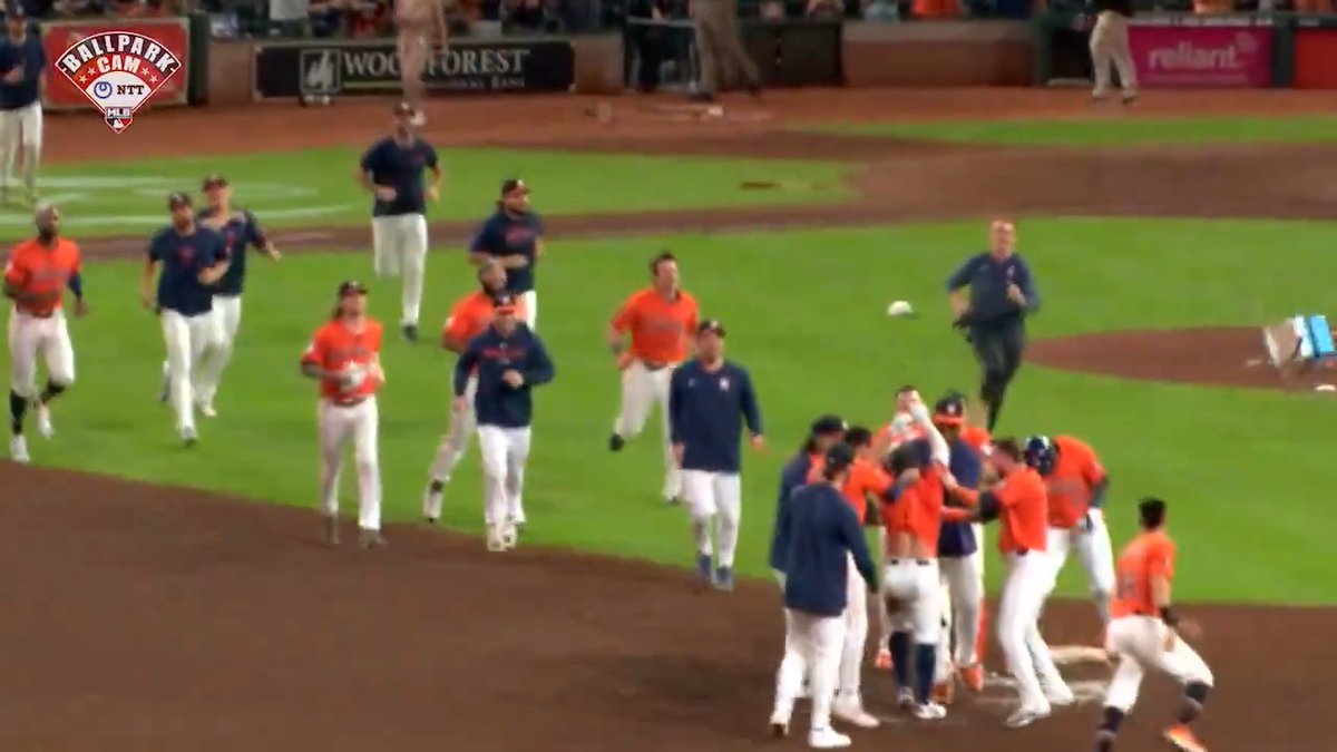 Jose Altuve comes through in the clutch 🙌 🎥 NTT #BallparkCam | Houston Astros | #Relentless