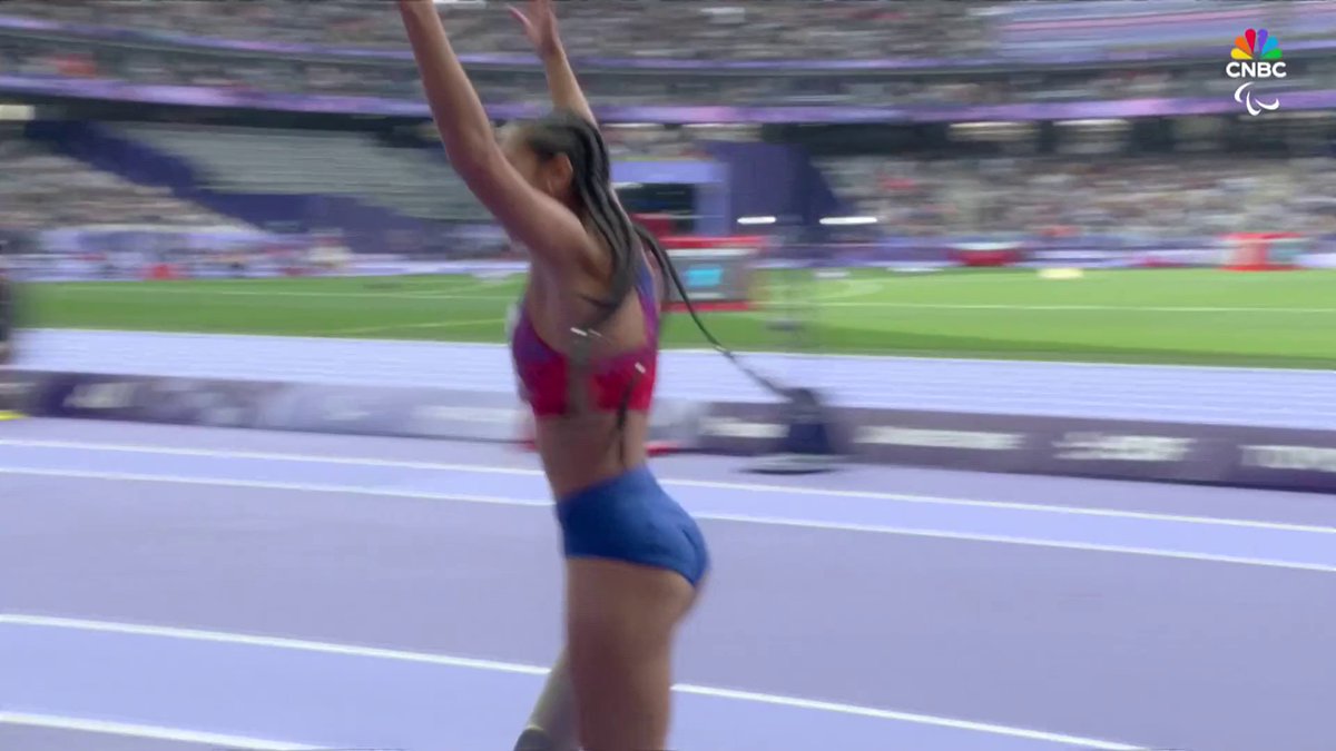 And with that, Beatriz Hatz earns her FIRST Paralympic medal! 🥉 📺: CNBC &amp; Peacock #ParisParalympics