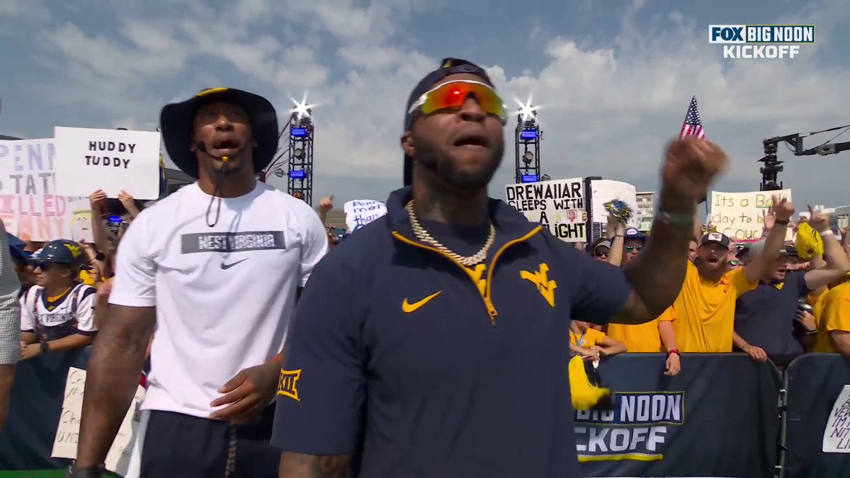 🗣️ COUNTRY ROADS Bruce Irvin &amp; Tavon Austin lead a sing-a-long in Morgantown Bruce Irvin | Tavon Austin | West Virginia Football