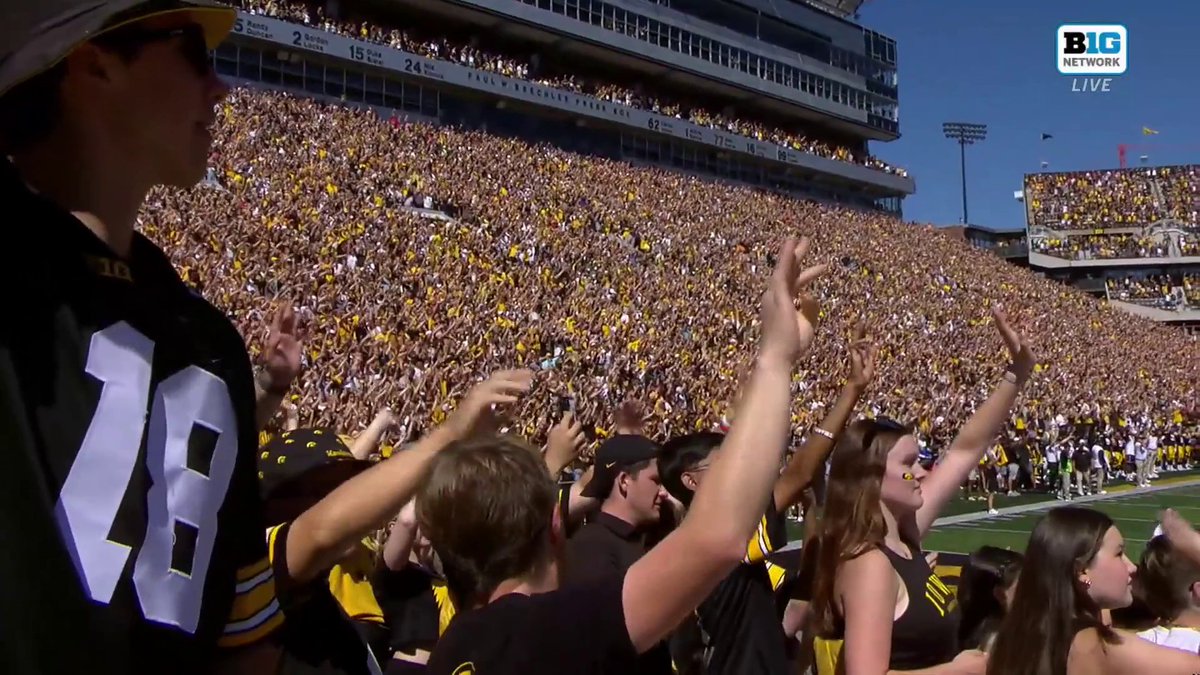 The Iowa Wave is the best thing in sports Barstool Iowa
