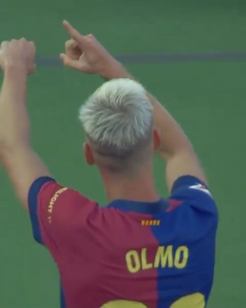 “jam manusia selalu terburu-buru, jam Tuhan selalu tepat waktu.” 👉⌚️ - Dani Olmo dengan selebrasinya yang terinspirasi Mykhailo Mudryk 🙏