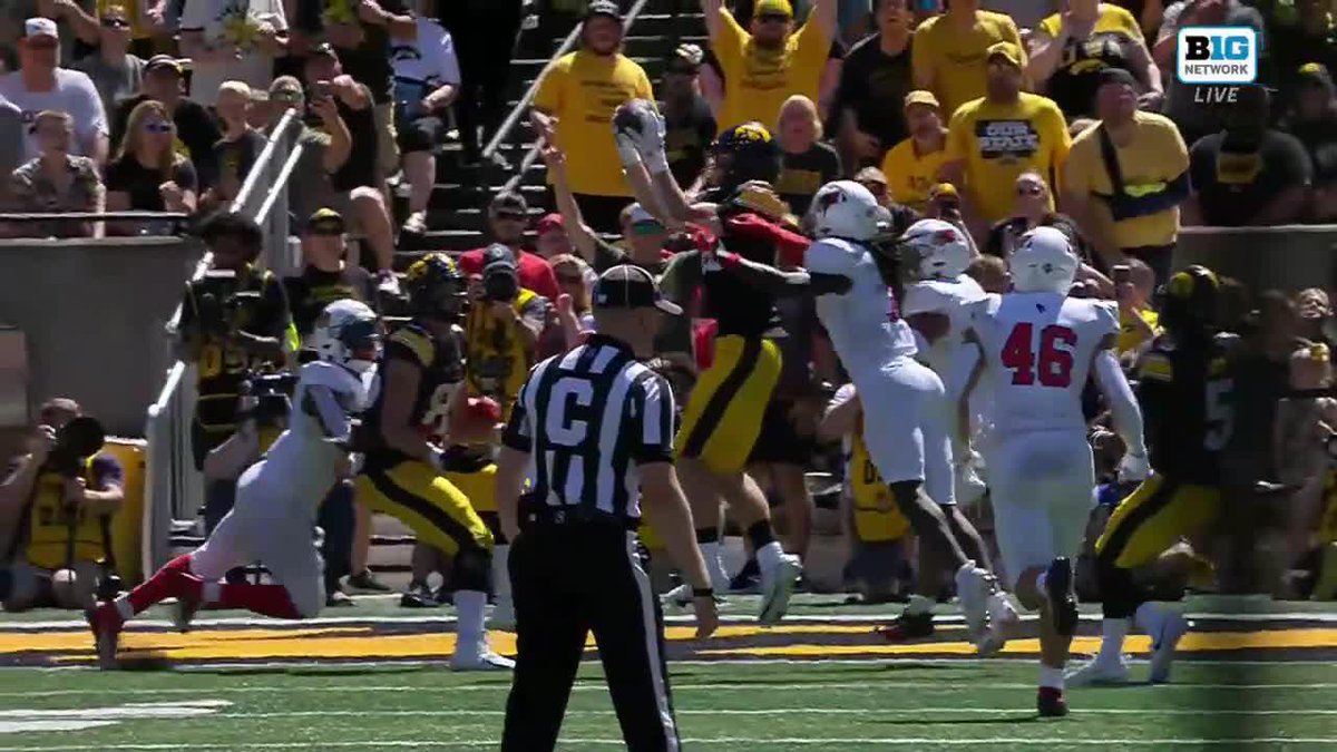 Reece Vander Zee (Reece Vander Zee) is gonna be special ๐คฉ The true freshman got up on his second TD of the day. #B1GFootball