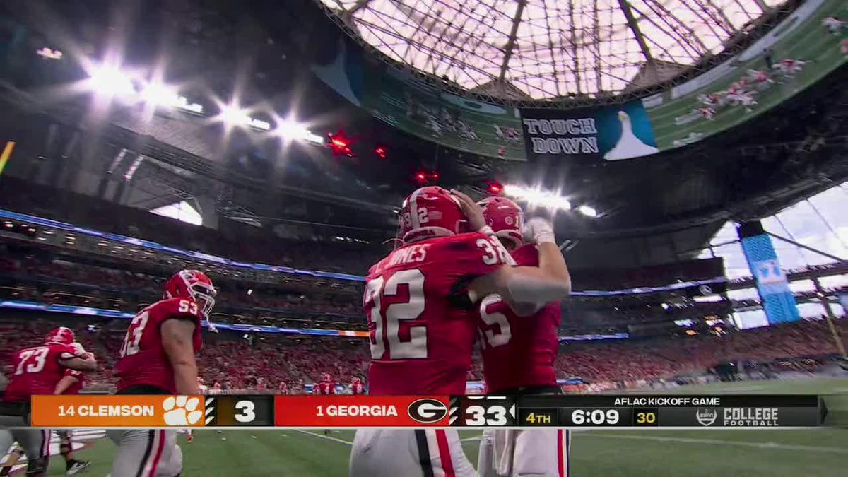 STIFF-ARM AND STAYED IN BOUNDS TO SCORE 🔥