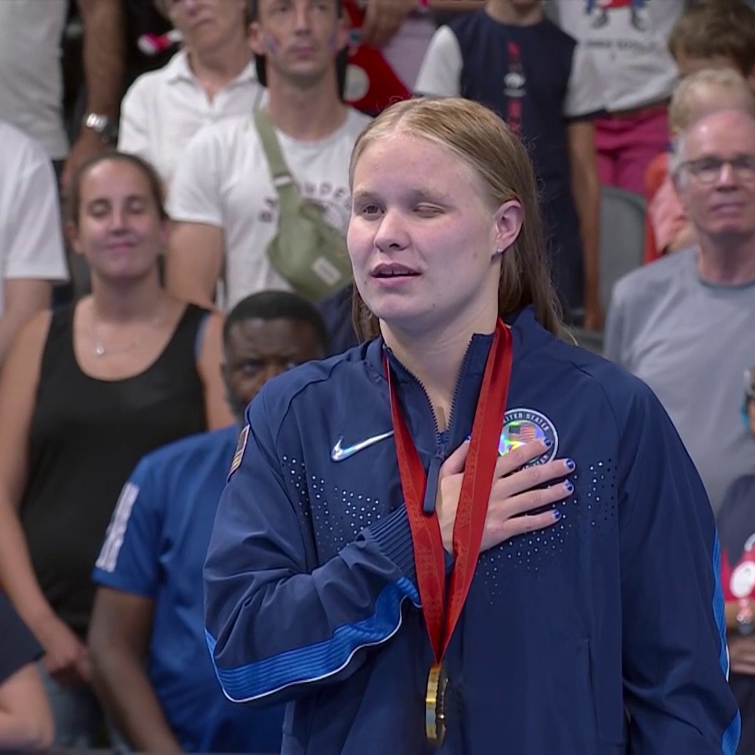 For the first time, the Star-Spangled Banner plays for 21-year-old Olivia Chambers as a Paralympic gold medalist. 🇺🇸🥇 #ParisParalympics