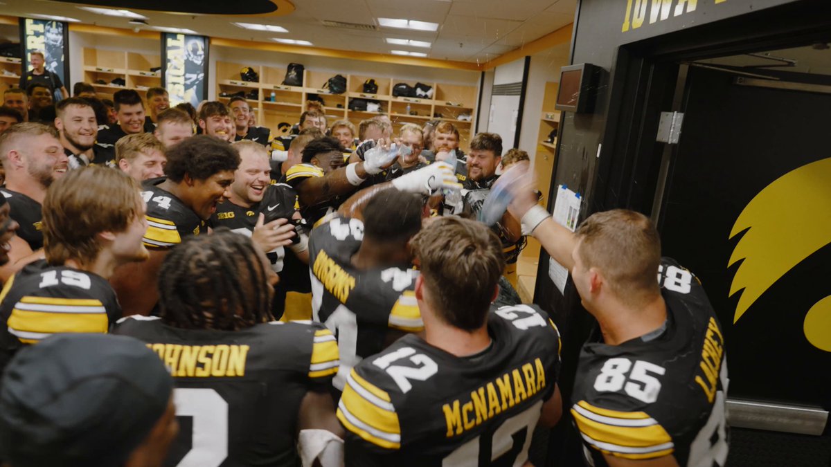 Until the game is 𝘄𝗼𝗻. #Hawkeyes
