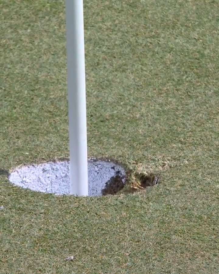 Nearly jars it 🤯 Cup repair was needed after this shot from @Robert1Lefty.