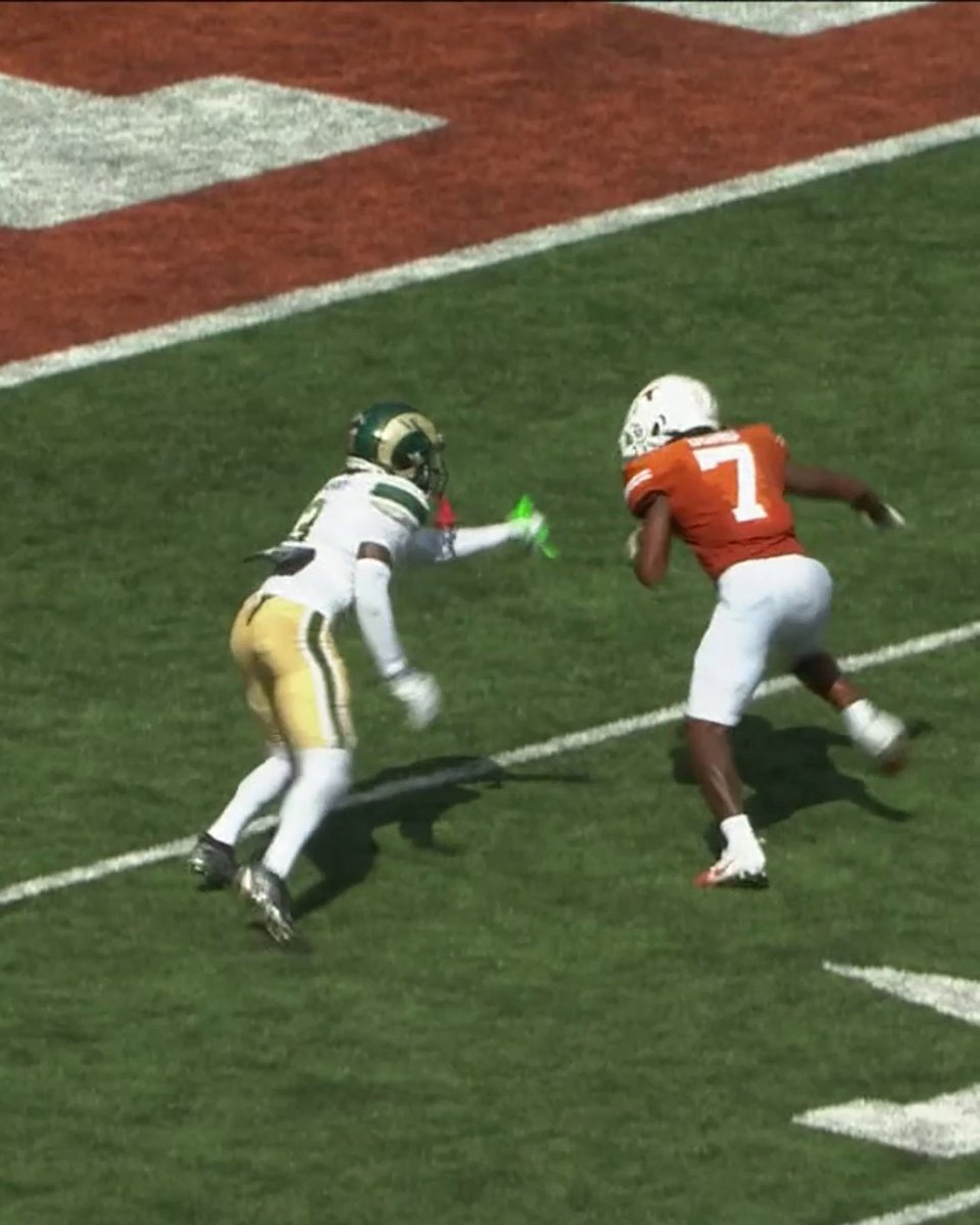 QUINN EWERS ➡️ ISAIAH BOND Bond's first TD in a Texas uniform 🤩