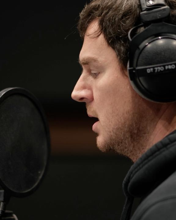 He’s a High King, and a song and dance man. @findthewalker goes Inside the Episode on Gil-galad’s song from episode 1.