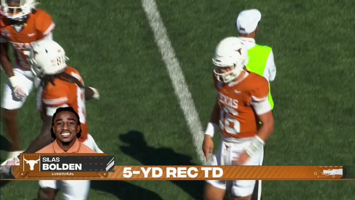 ARCH MANNING WITH HIS FIRST COLLEGIATE TD PASS 🔥