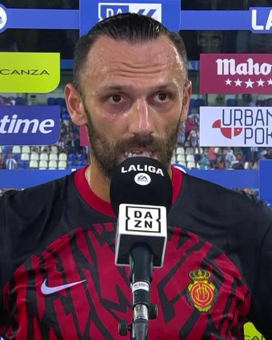 🗣️ Vedat Muriqi: "Kafa toplarını kazanamazsam bu ayaklarla futbol oynayamam. 😅"