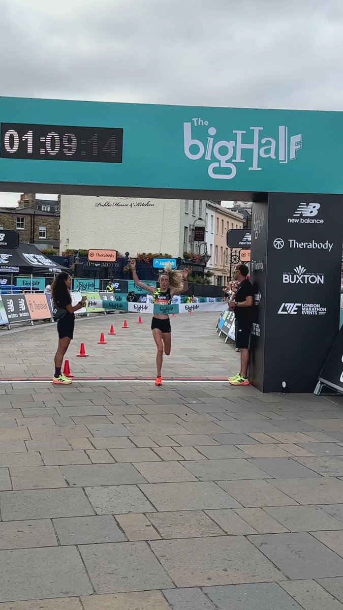 WHAT A CONTEST! 🔥 Eilish McColgan wins on her return to The Big Half! 👏 A thrilling battle of The Big Half champions unfolded as 2023 winner Calli Thackery led 2022 winner McColgan for much of the race. After cutting the gap steadily from Mile 10, McColgan made her move to take the lead at 20k, and the win. #WeRunAsOne