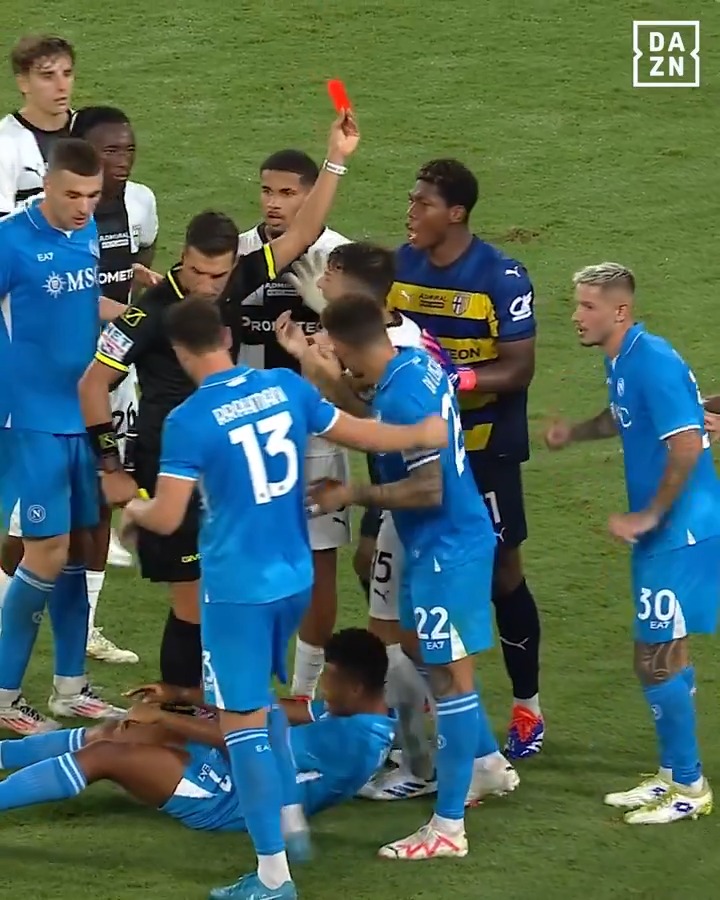Suzuki si becca il rosso 🟥 Parma in 🔟 In porta ci va Delprato 🆕🧤 #Suzuki #NapoliParma #SerieAEnilive #DAZN