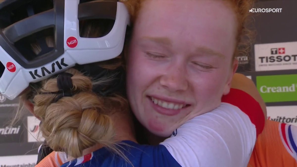 🚵🇦🇩 | Pauline Ferrand-Prévot zwaait af en focust zich op de weg, Puck Pieterse is de nieuwe wereldkampioene MTB. Zien we hier de overdracht in beeld?! 🐐🤝 #PalArinsalAndorra2024 📺 Stream MTB op HBO Max