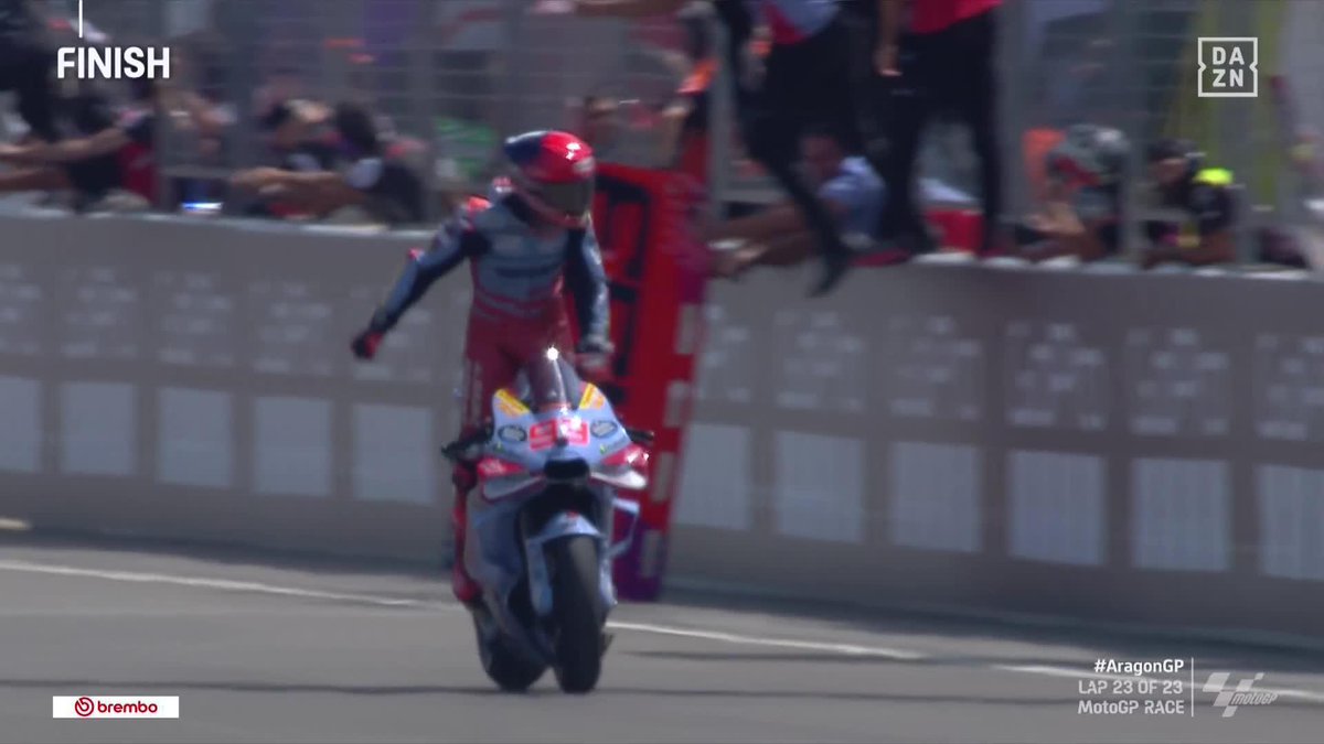 3 años, 1043 días y más de 50 Grandes Premios después... MARC MÁRQUEZ VUELVE A GANAR EN MotoGP 🏆🥇 Porque nunca se fue, porque su ambición sigue intacta, porque no tiene límites, porque quiere más, porque lo mejor está por llegar 👑 #AragonGP 🇪🇸 #MotoGP 🏁