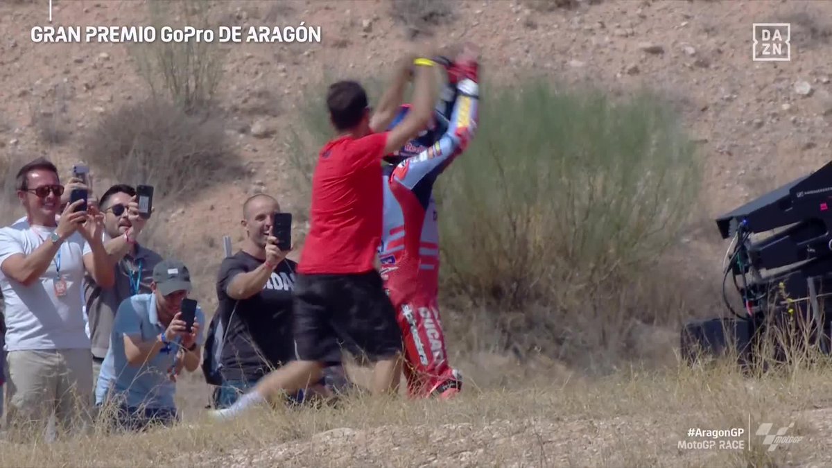 Porque los que están en las malas... MERECEN ESTAR EN LAS BUENAS 💙 BÁILATELO Marc Márquez, BÁILATELO 🕺🏻🥰 #AragonGP 🇪🇸 #MotoGP 🏁