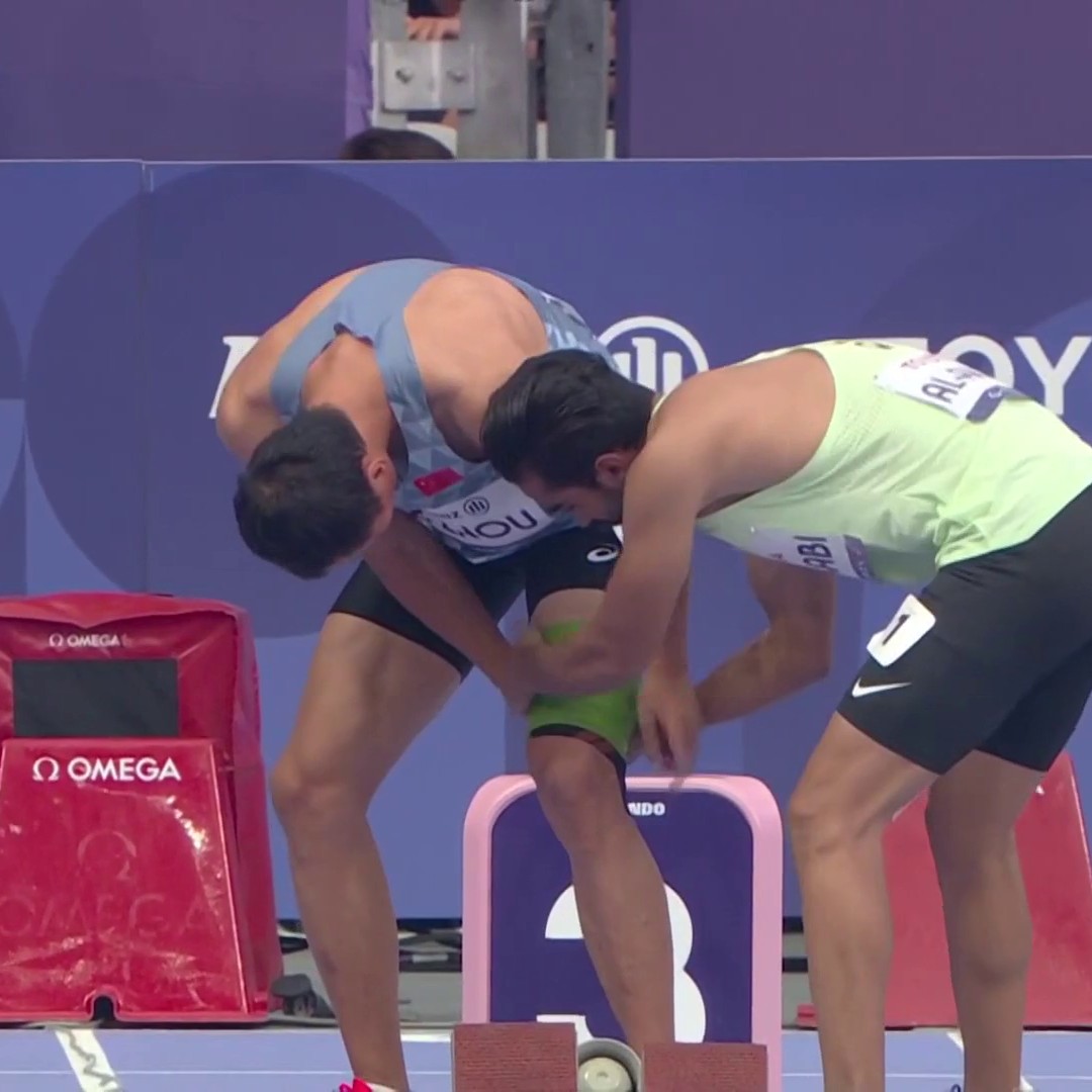 This is why we love sports. ❤️ A true display of sportsmanship and camaraderie at the #ParisParalympics.