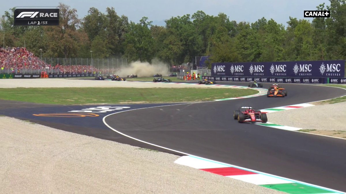 PIASTRI PREND LA TÊTE DE LA COURSE À SON COÉQUIPIER 🤯🤯 #ItalianGP #F1