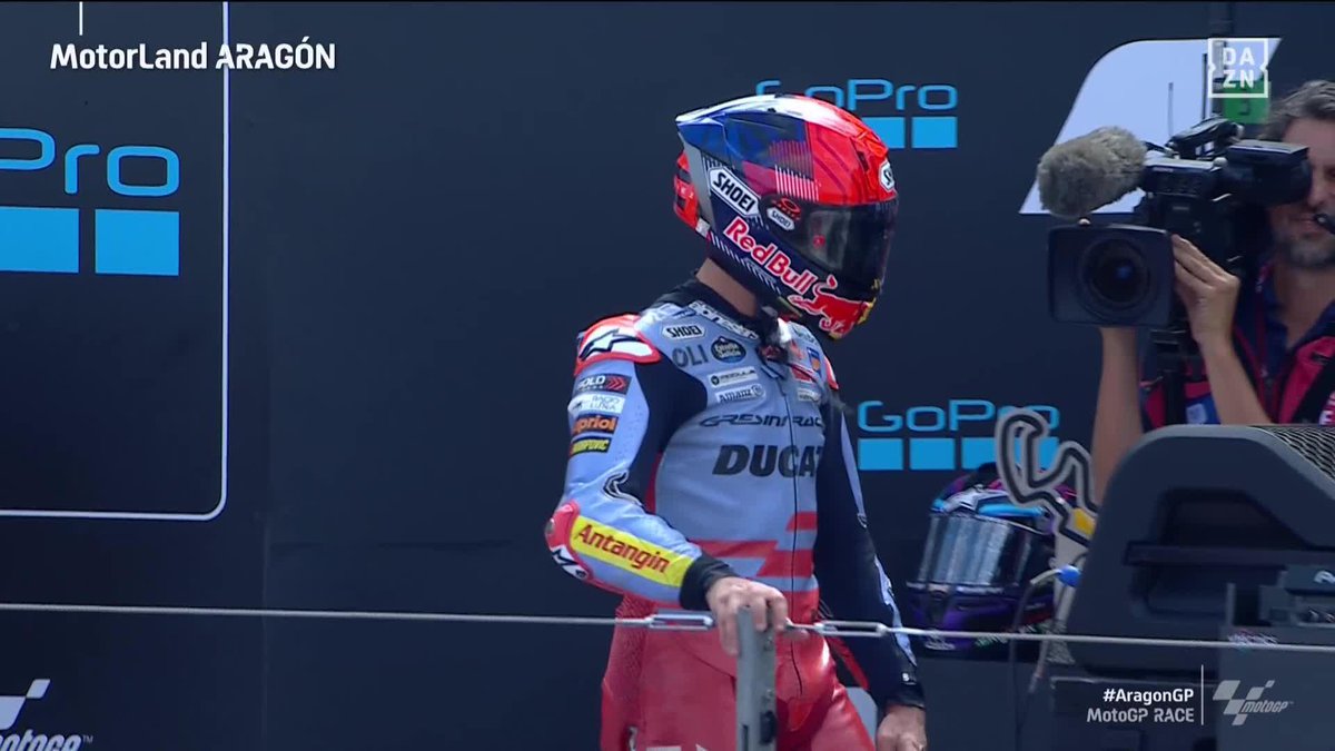 Nah, si es que es el más grande 🤣🤣🤣🤣 Marc Márquez sacando los pasos prohibidos es lo mejor que vas a ver hoy. Ya te lo digo yo #AragonGP 🇪🇸 #MotoGP 🏁