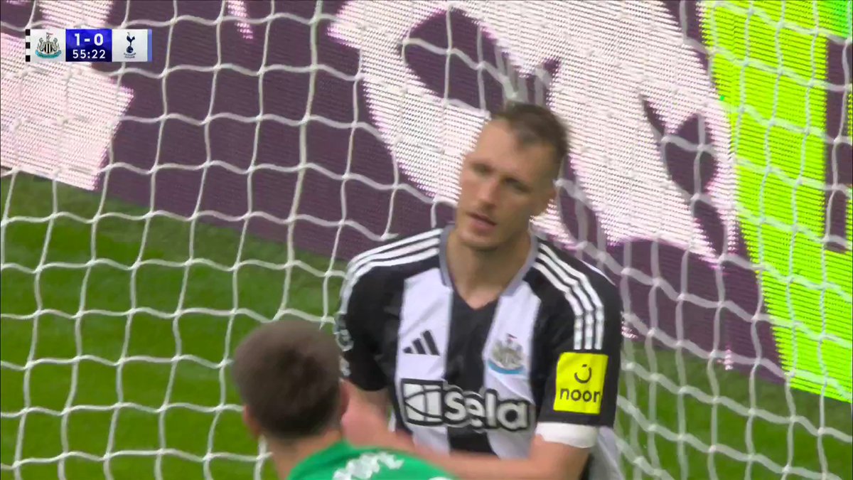 "What on earth is Nick Pope doing here!?" 😤 Dan Burn puts the ball into his own net! 😱