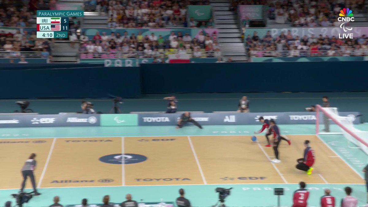 What a rally! Team USA gets the point with just a few minutes remaining in the match. 📺 CNBC &amp; Peacock | #ParisParalympics