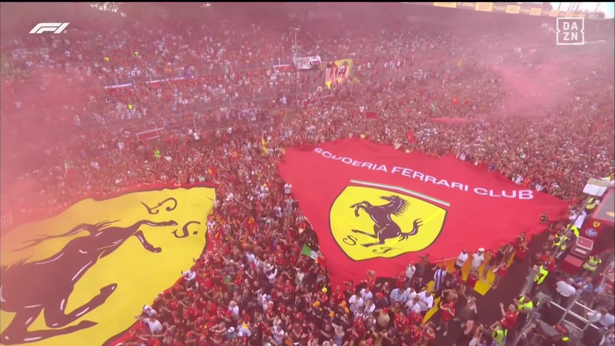 Da igual de qué país seas. Da igual a quién animes. El himno de Italia en Monza tras una victoria de Ferrari es PATRIMONIO DE LA HUMANIDAD 😍 #ItaliaDAZNF1 🇮🇹