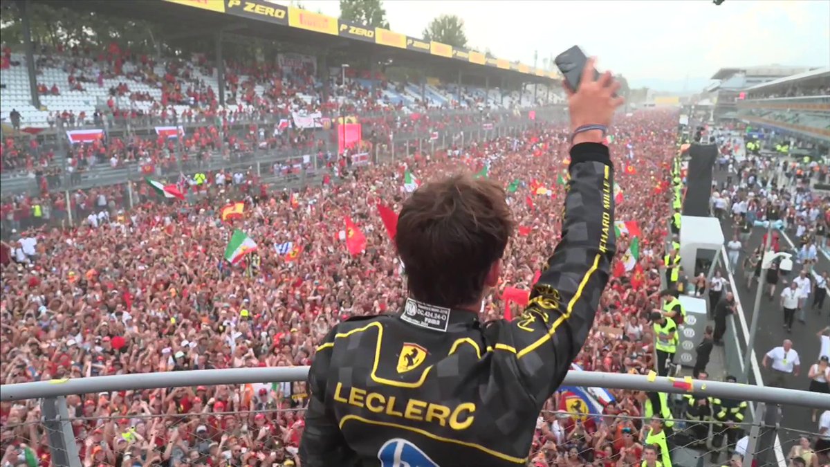 Selfie time for Charles with the Tifosi 🤳❤️