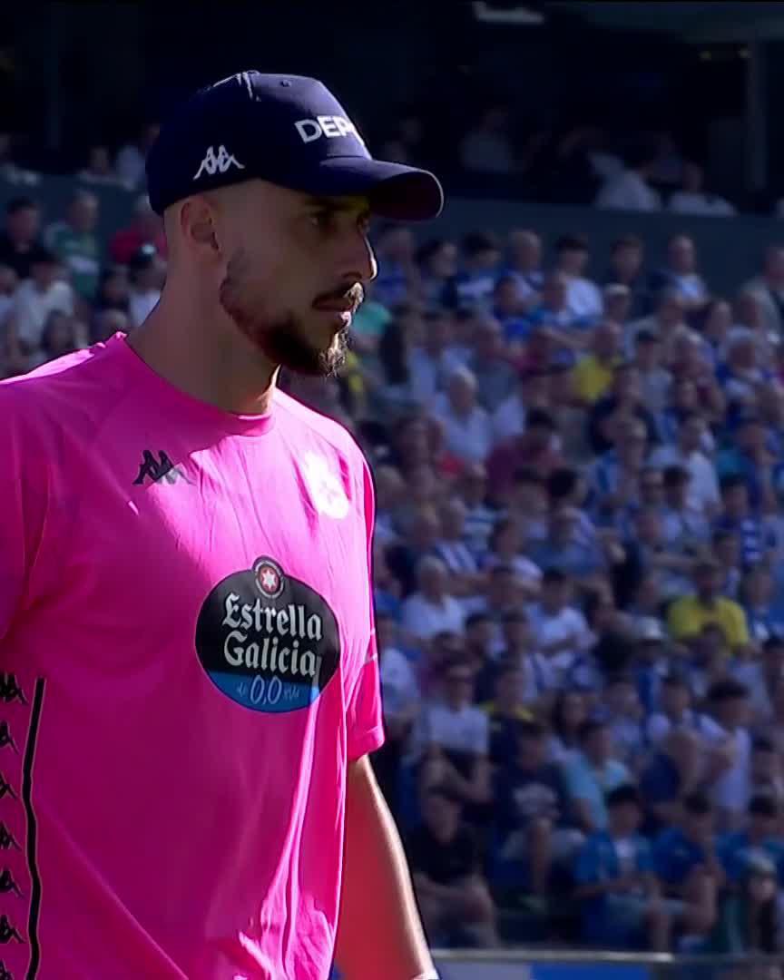 🧤🧢 𝗛𝗲𝗹𝘁𝗼𝗻 𝗟𝗲𝗶𝘁𝗲 𝘁𝗶𝗲𝗻𝗲 𝗺𝘂𝗰𝗵𝗼 𝗰𝗮𝗿𝗶𝘀𝗺𝗮. 🔵⚪ RC Deportivo. #LALIGAHighlights | #LALIGAHYPERMOTION