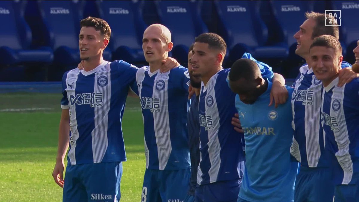 La comunión de Mendizorroza con su Deportivo Alavés 💙🤍 #LALIGAenDAZN ⚽