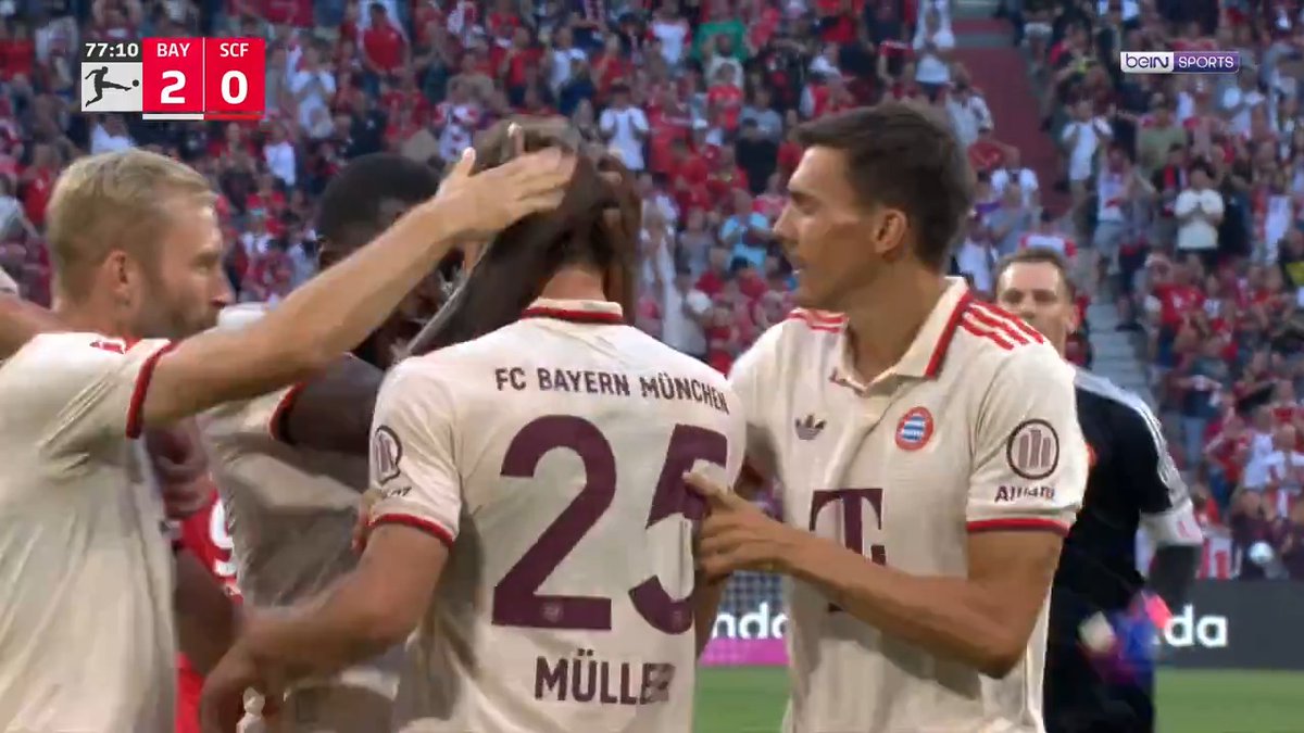 Bayern Münih formasıyla 710. maçına çıkan Thomas Müller çok şık bir gol attı.