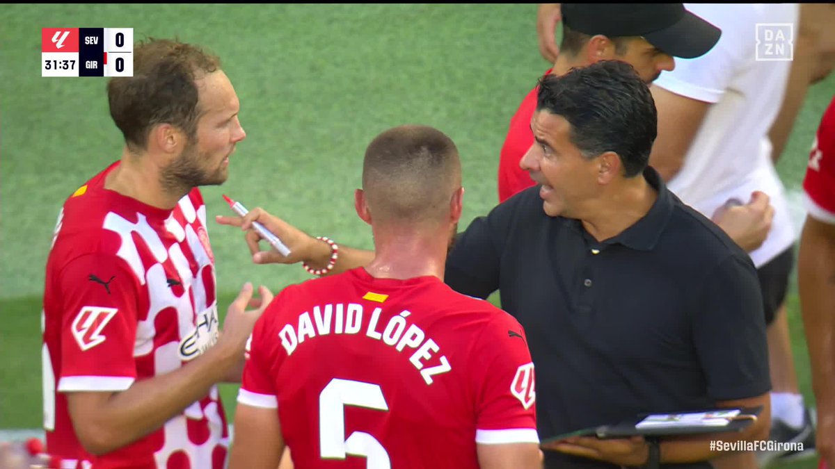 QUÉ PASADA 🔉 Míchel corrigiendo. Sus jugadores dándole su visión. Todos juntos buscando una solución… ¡Qué bonito es esto! 😍 #LALIGAenDAZN ⚽️