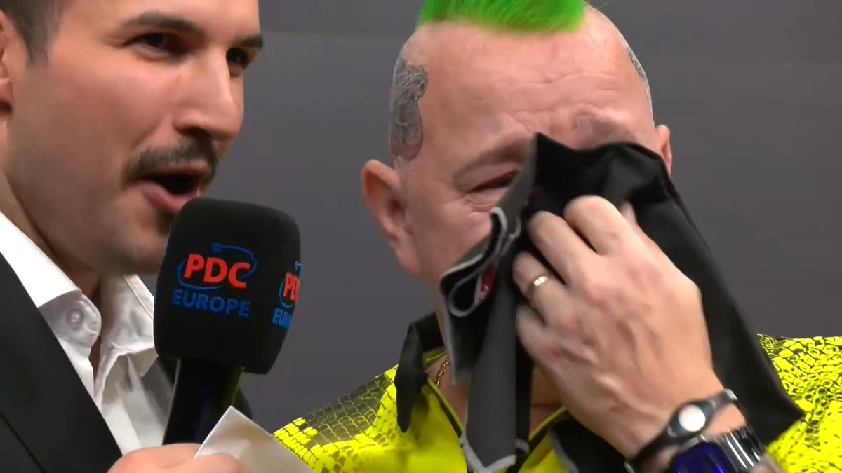 "I'm on the way back!" An emotional Peter Wright can't hold back the tears after booking his place in the semi-finals in Hildesheim! 🥹 #ET9