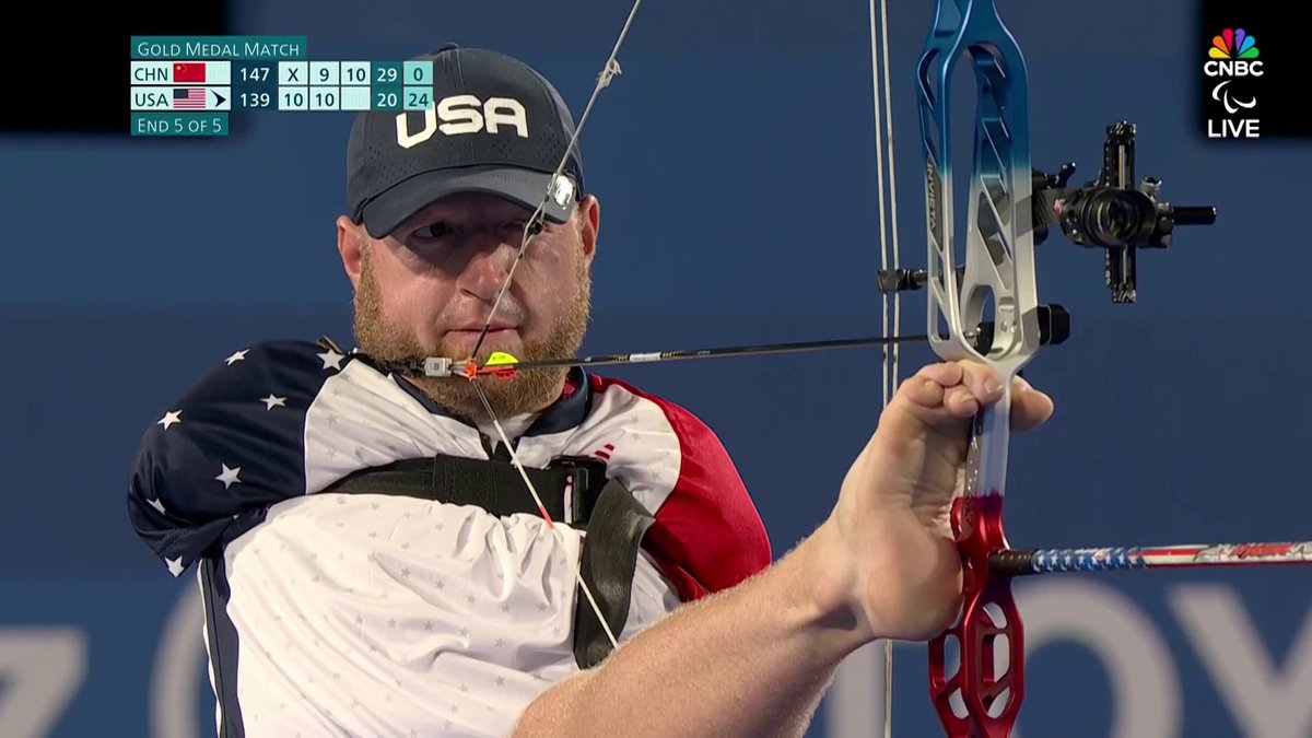 THE ARMLESS ARCHER 🎯 10-10-10 to clinch his first Paralympic gold medal… CLUTCH! 📺: CNBC &amp; Peacock #ParisParalympics