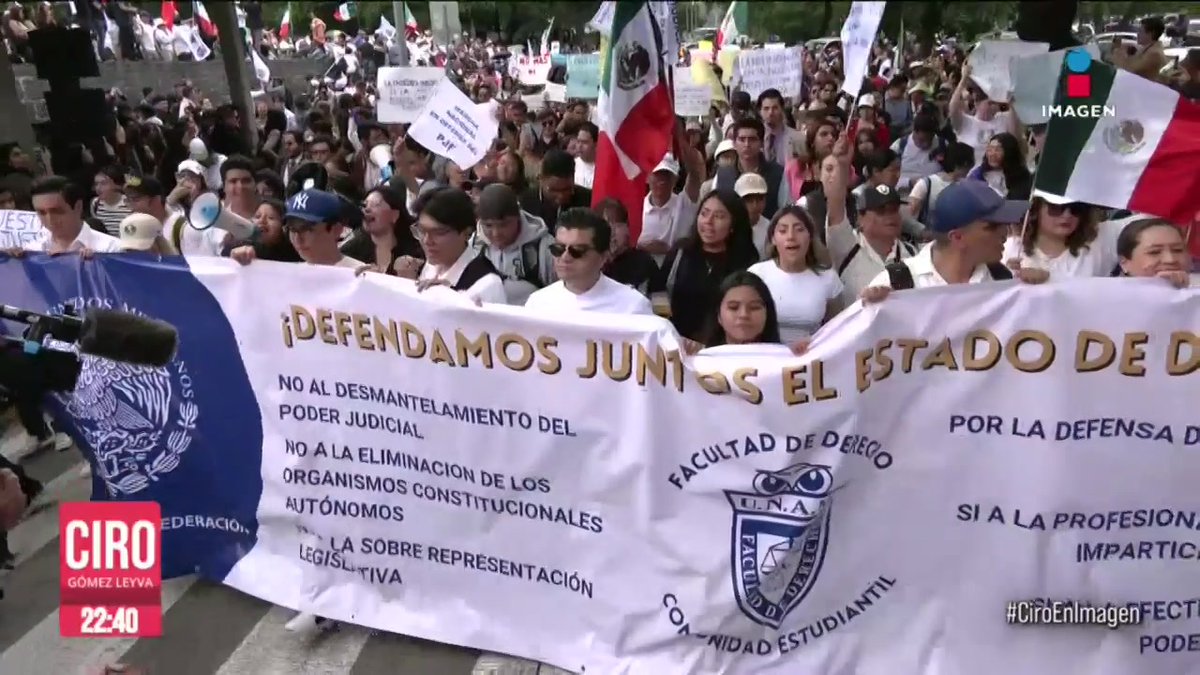 “No queremos esa reforma al Poder Judicial porque atenta con la democracia”, cientos de estudiantes de Derecho, de universidades públicas y privadas, protestaron en la #UNAM contra la #ReformaJudicial y mostraron su respaldo a los trabajadores del #PJF: