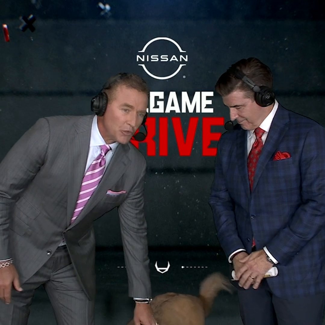 .Kirk Herbstreit's dog, Ben, made his way onto the LSU-USC pregame show 🐶😂