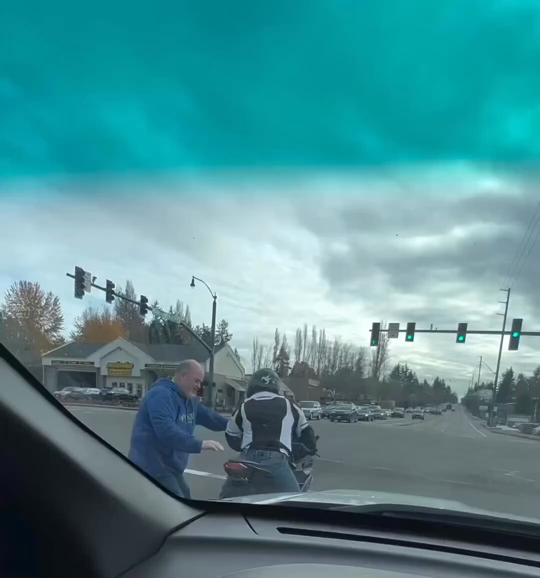 Road rage almost turns deadly when guy pulls gun out in traffic