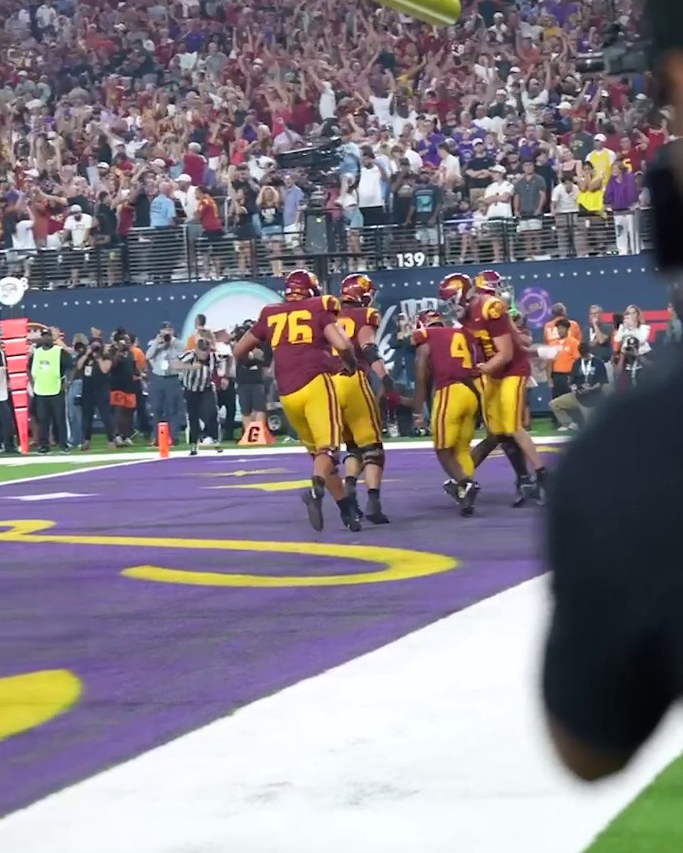 USC fans went wild when Woody Marks ran in the game-winning TD 🙌